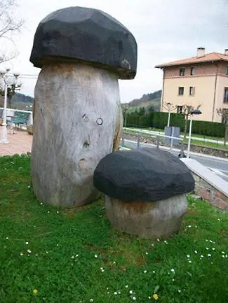 Gurutzeberri Hotell
